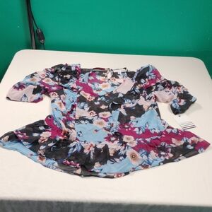 NWT Ophelia Roe Women's floral Burgundy Top Size Medium